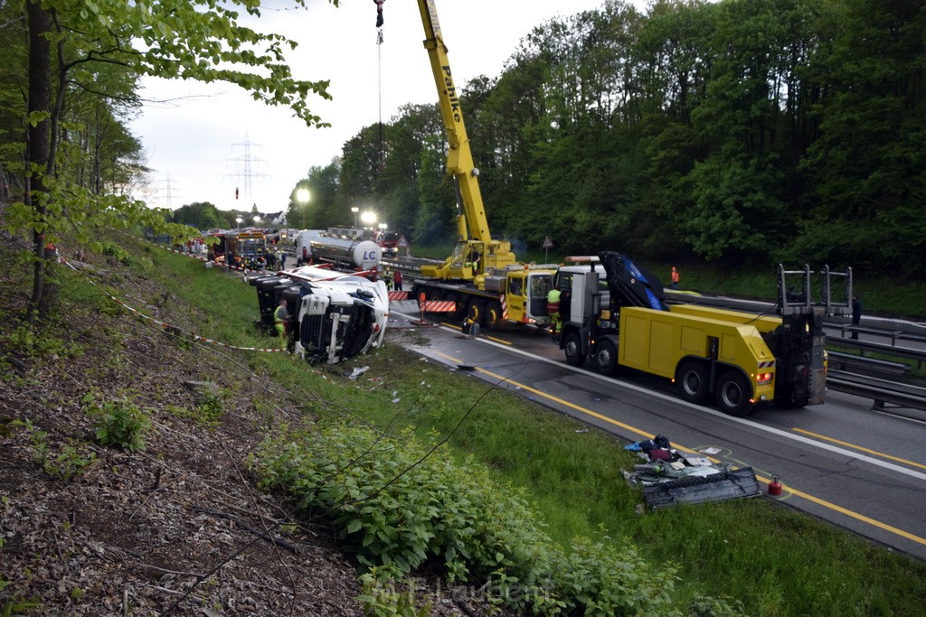 VU Gefahrgut LKW umgestuerzt A 4 Rich Koeln Hoehe AS Gummersbach P297.JPG - Miklos Laubert